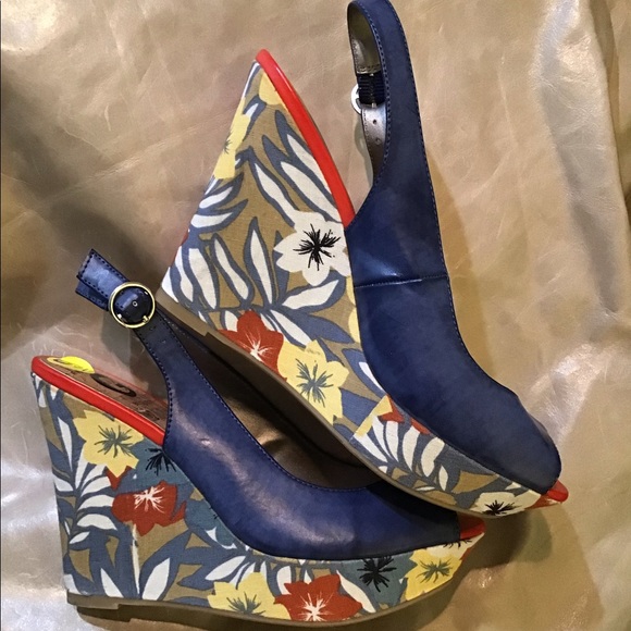Guess Shoes - Guess Hawaiian Blue Print Cork Wedges 9M